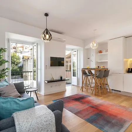Portuguese Modern Style Flat For 4 *