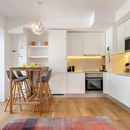 Portuguese Modern Style Flat For 4