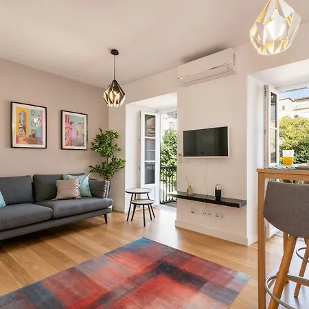 Portuguese Modern Style Flat For 4
