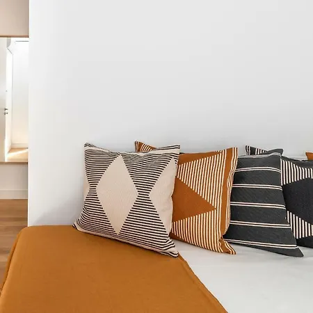 Portuguese Modern Style Flat For 4 شقة *