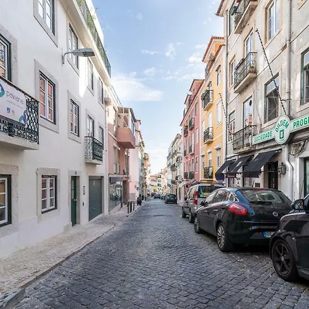Portuguese Modern Style Flat For 4