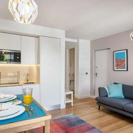 Portuguese Modern Style Flat For 4 公寓